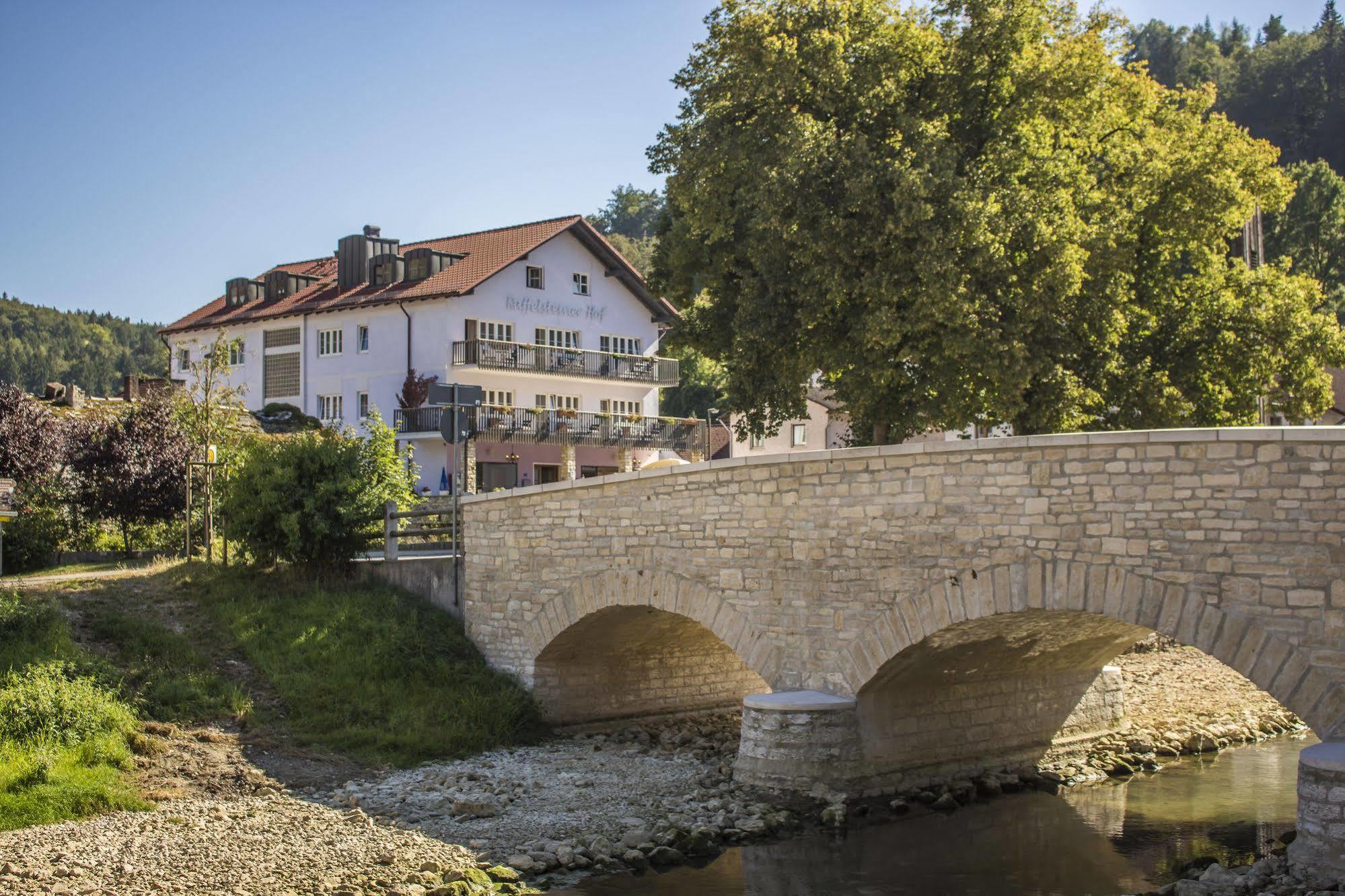 Отель Raffelsteiner Hof "Garni" Mornsheim Экстерьер фото